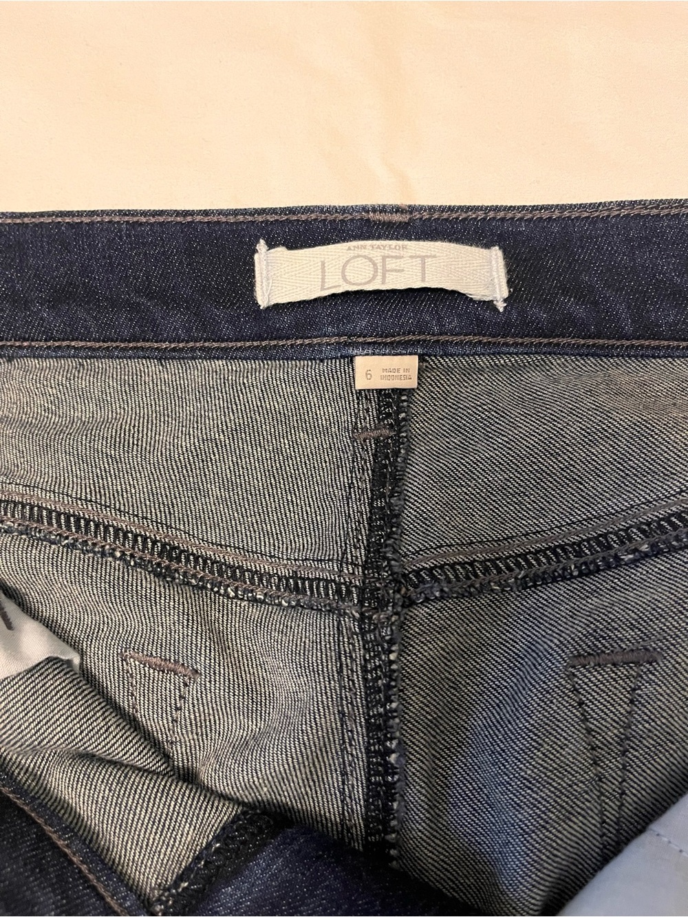 LOFT size 6 Dark Wash Denim Bermuda Shorts - Navy Blue - Picture 2 of 4